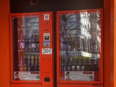 2 máquinas expendedoras en buen estado